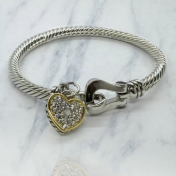 Beautiful Wire Bracelet with Heart Pendant - Picture 1 of 3